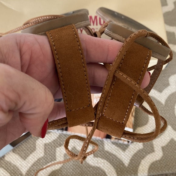 “Mossimo Supply Co.” ( Target) gladiator strappy thong sandals; size 7.5; EUC - Picture 5 of 7